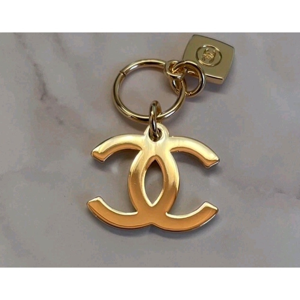 Interlocking Logo Charm Crafting Component Unisex OS Gold Excellent